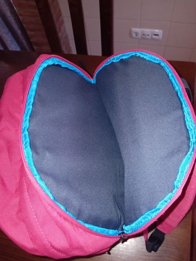 Mochila Skechers ótimo estado