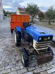 Trator 4x4.