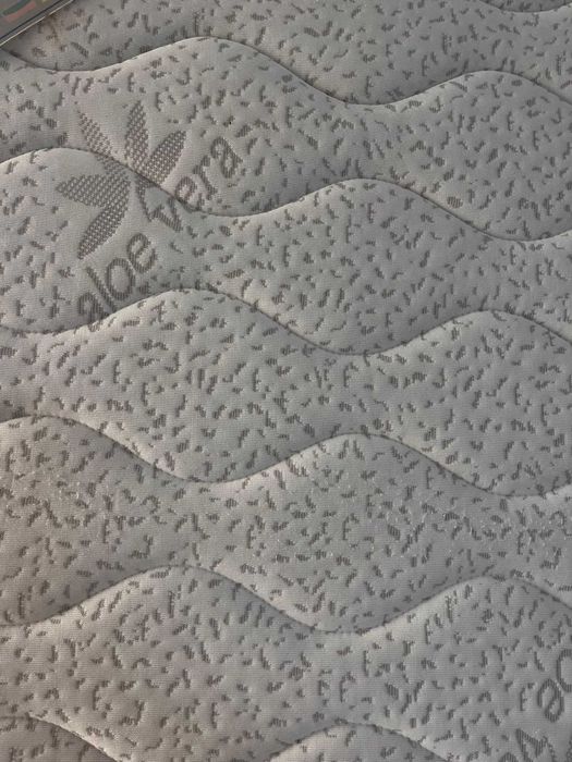 Cama antiga de ferro