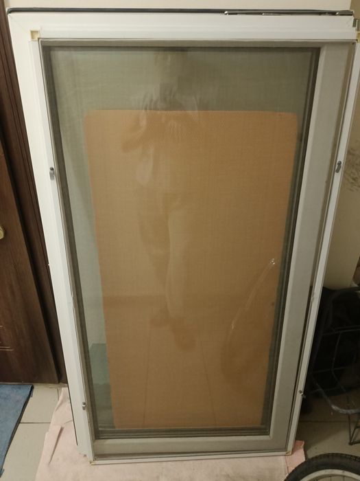 Продам пластикове вікно с стеклопакетами.