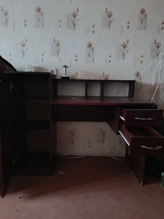 Стол письменный в хорошем состоянии