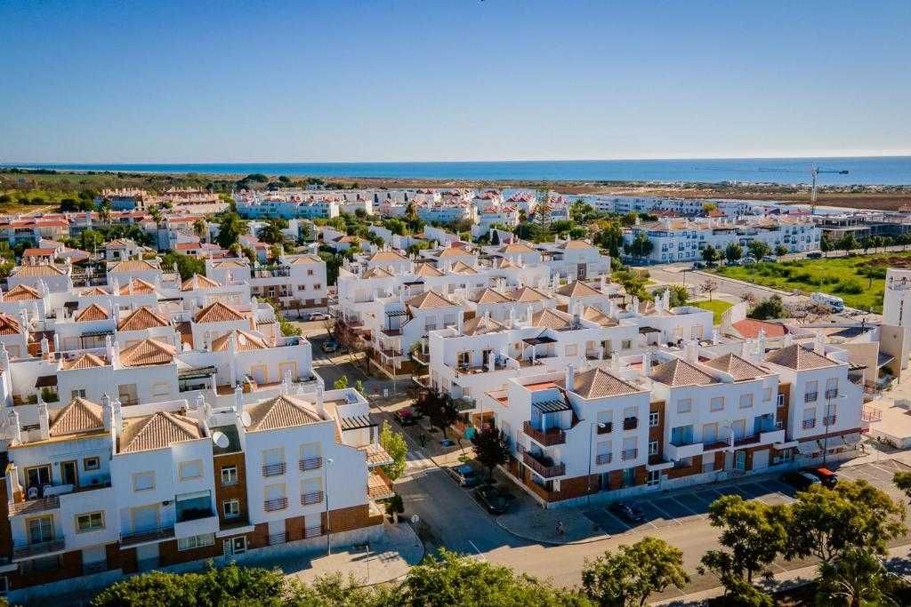 T2 em condominio com piscina cabanas de Tavira junto á praia