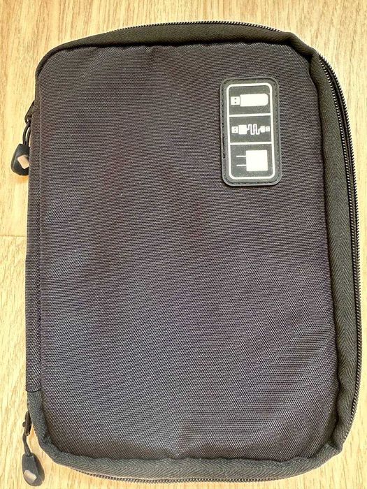 Дорожня сумка для кабелів, USB-органайзер для гаджетів в гарному стані