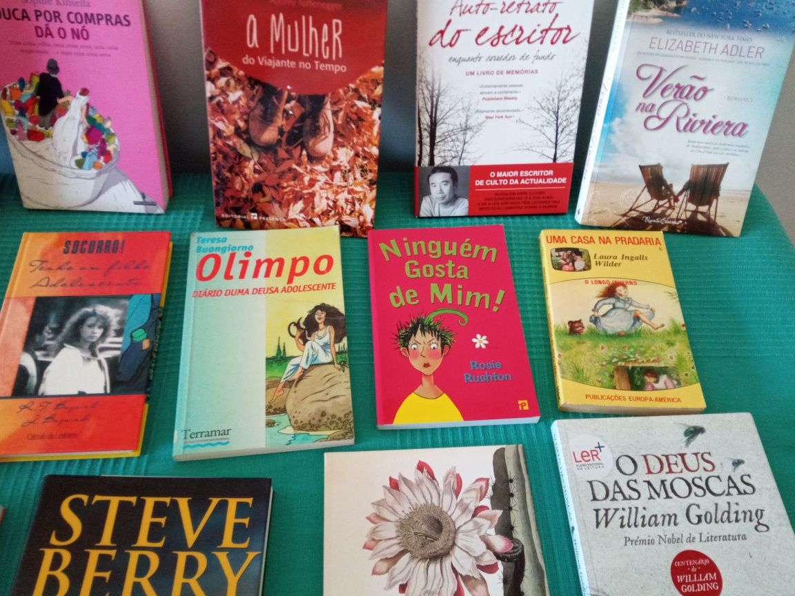 Livros variados.