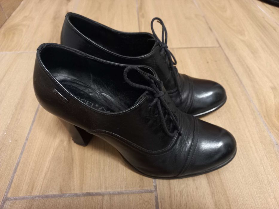 półbuty r. 39 lasocki