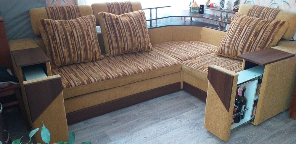 Диван угловой с боковыми нишами