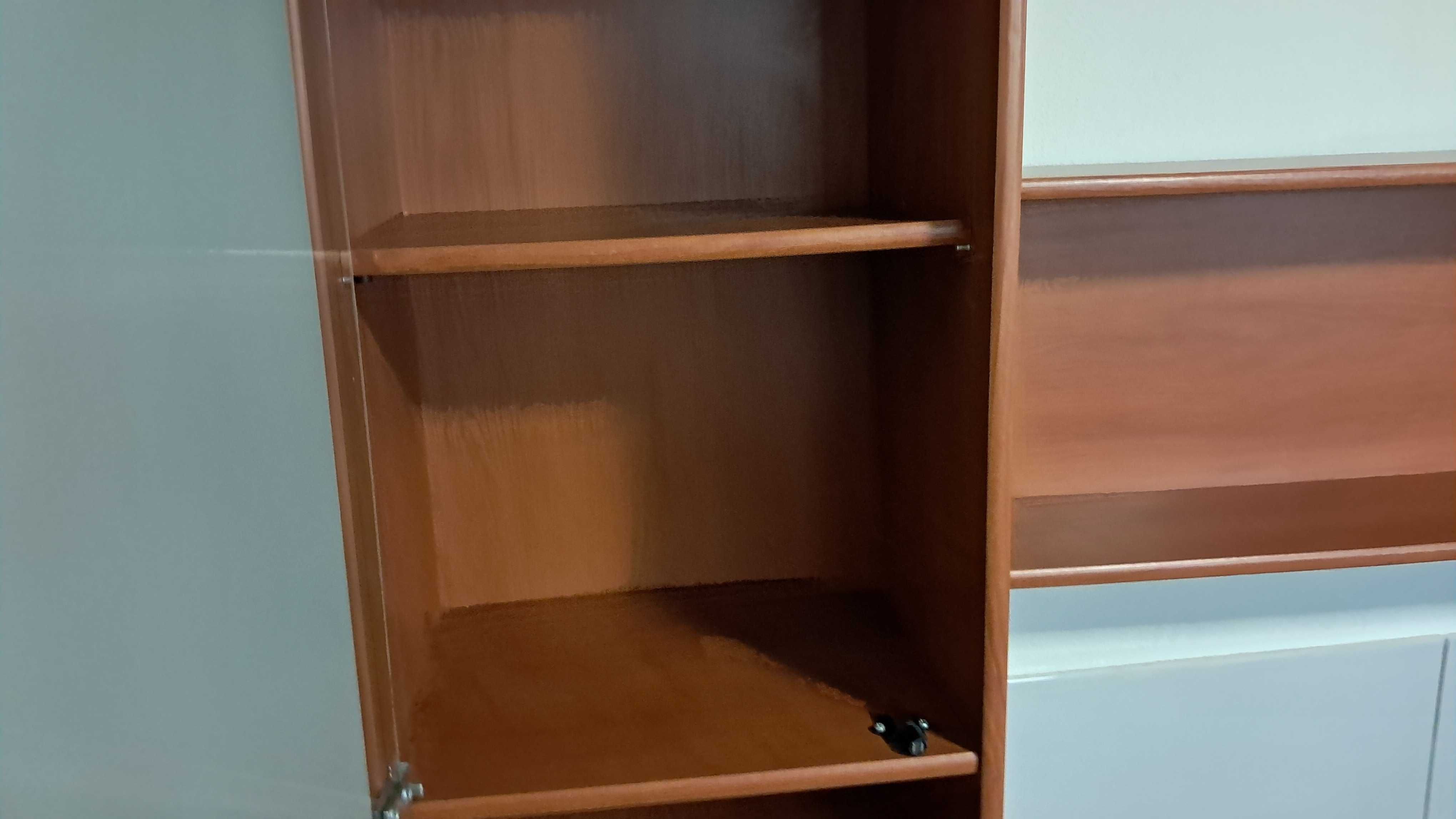 Móvel sala para tv com muita arrumação.