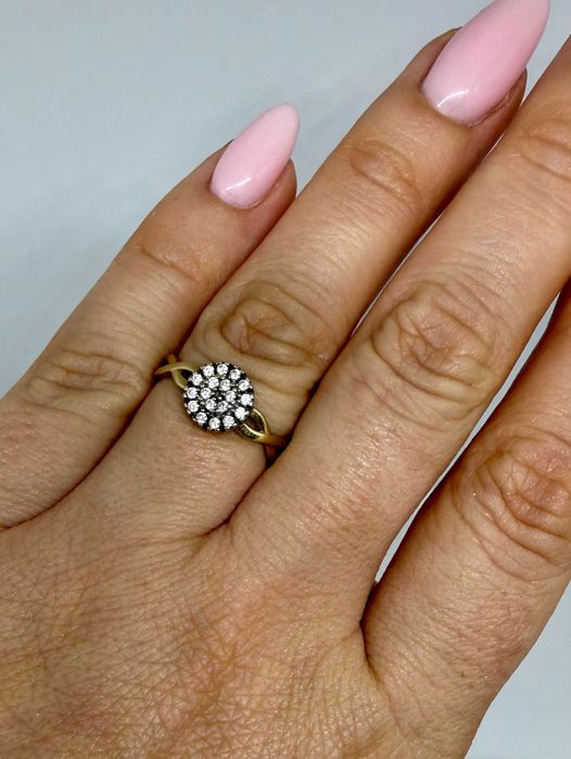 Złoty pierścionek 375 r. 17 cyrkonie / Nowy Lombard Raków