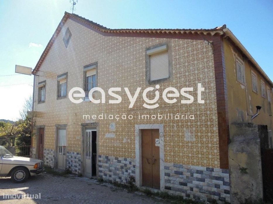 Moradia com 5160m2 de terreno em Ferreira do Zêzere a 5 km do Lago ...