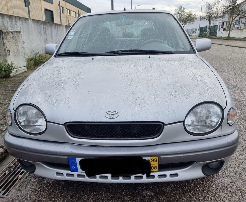 Toyota Corolla 1.4i de 1998 disponível para peças