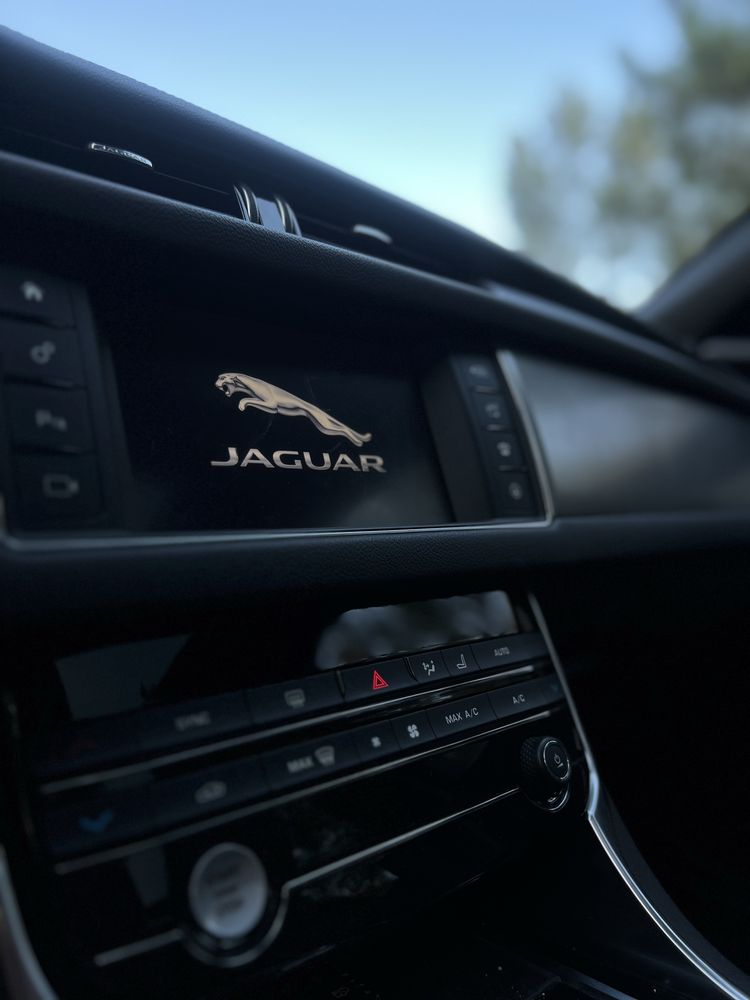 Jaguar XF Sportbrake 2.0D 180cv • Nacional • 65.000km • Full Extras