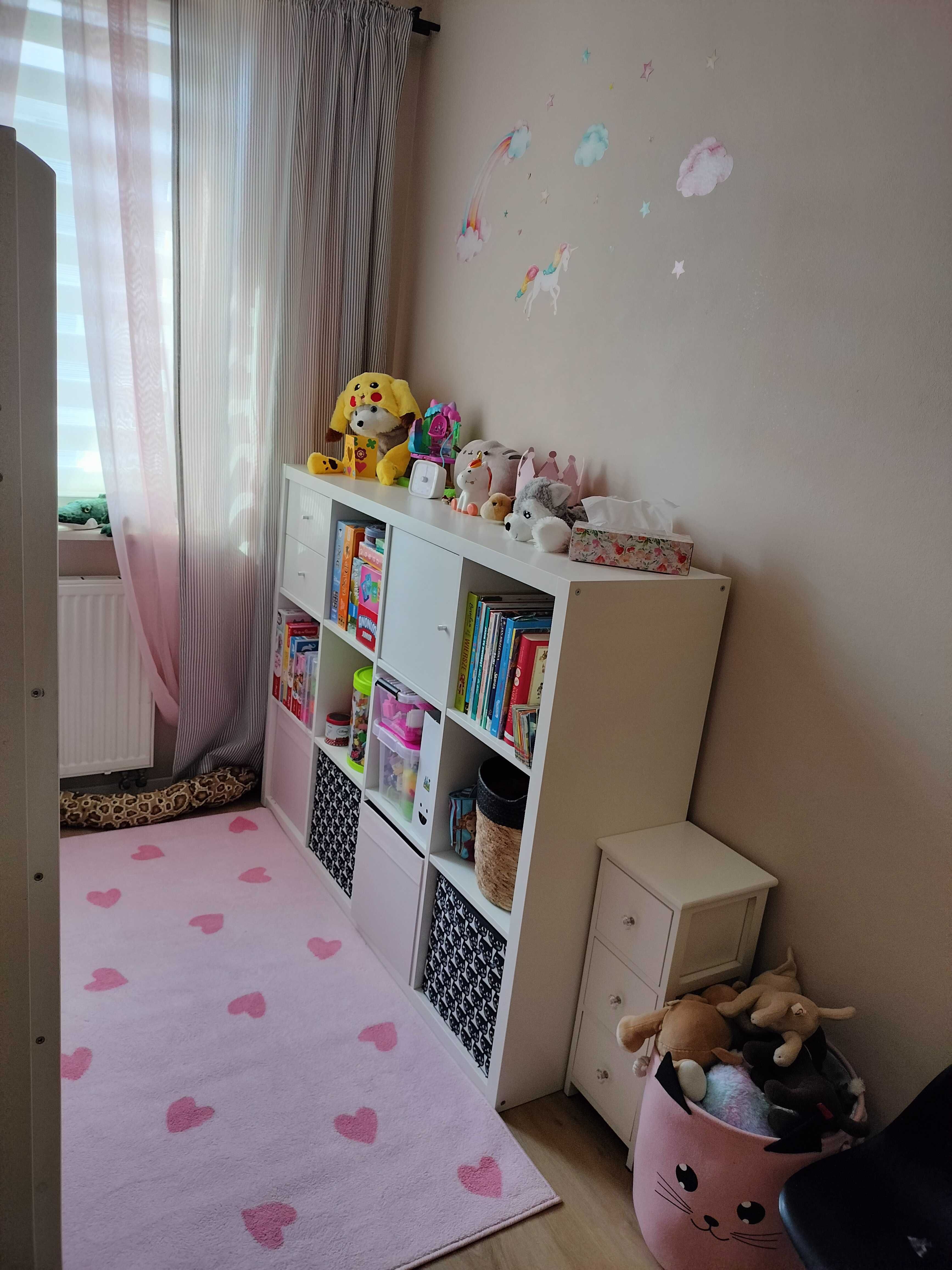 Meble dziecięce. Łóżko, kalax, dywan