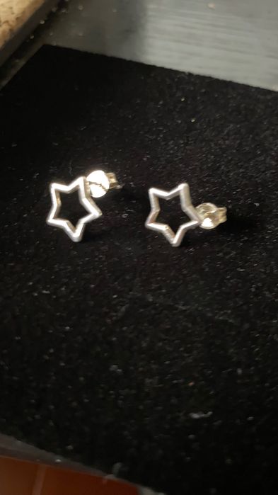 Brinco estrela vazada em prata