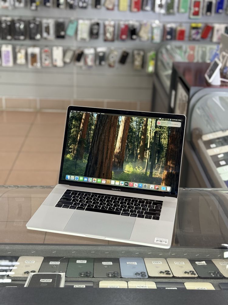 MacBook Pro 15 2018 i7/2.2GHz/Ram16Gb/ SSD 256gb Silver