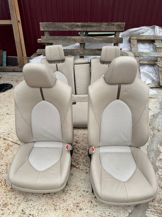 Салон шкіряний задній електропакет на Toyota Camry70 17-24 року