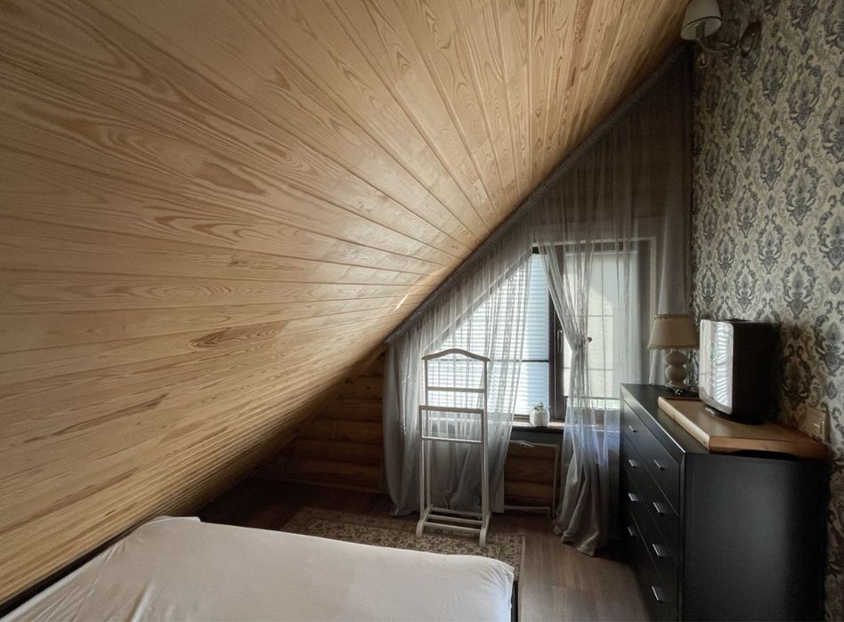 Гарний будинок з каміном!