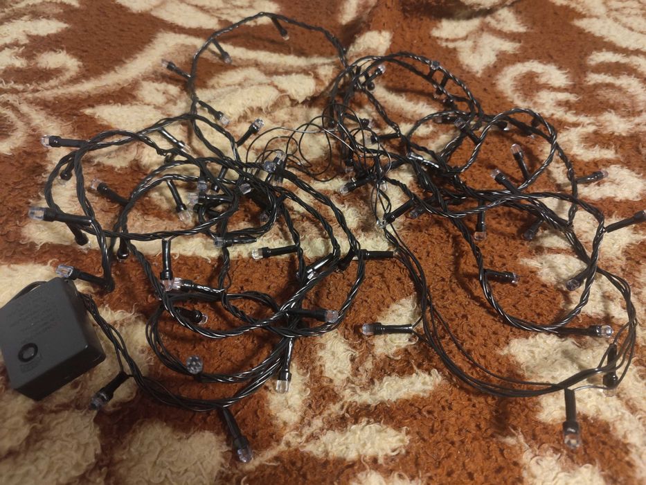 Гірлянди вогники: кристали (синя), шторка кульки (3 кольори)