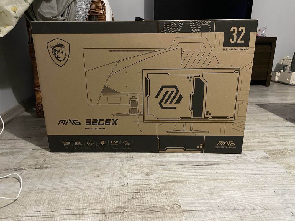 Монитор с разбитой матрицей MSI Mag 32C6X