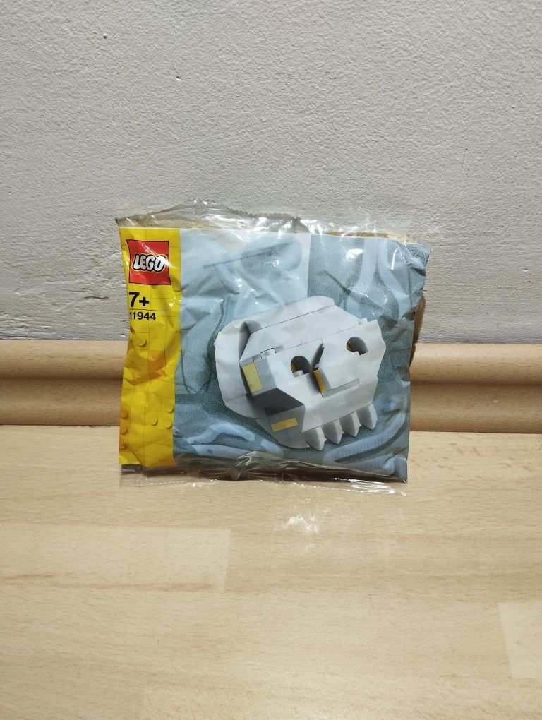LEGO 11944 czaszka