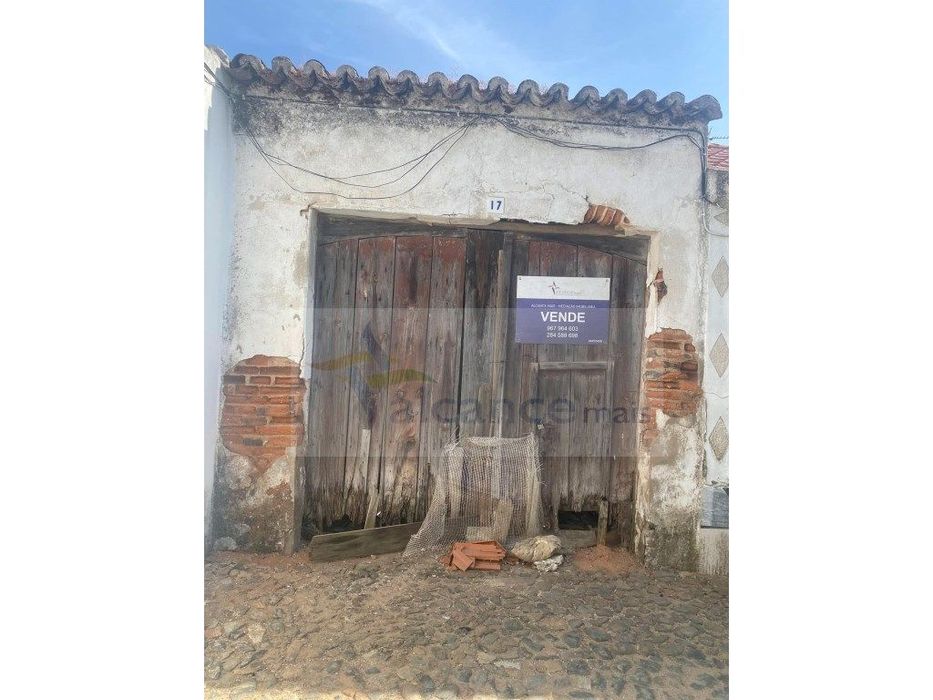 Espaço para Garagem ou arrumos - Vila Nova de São Bento