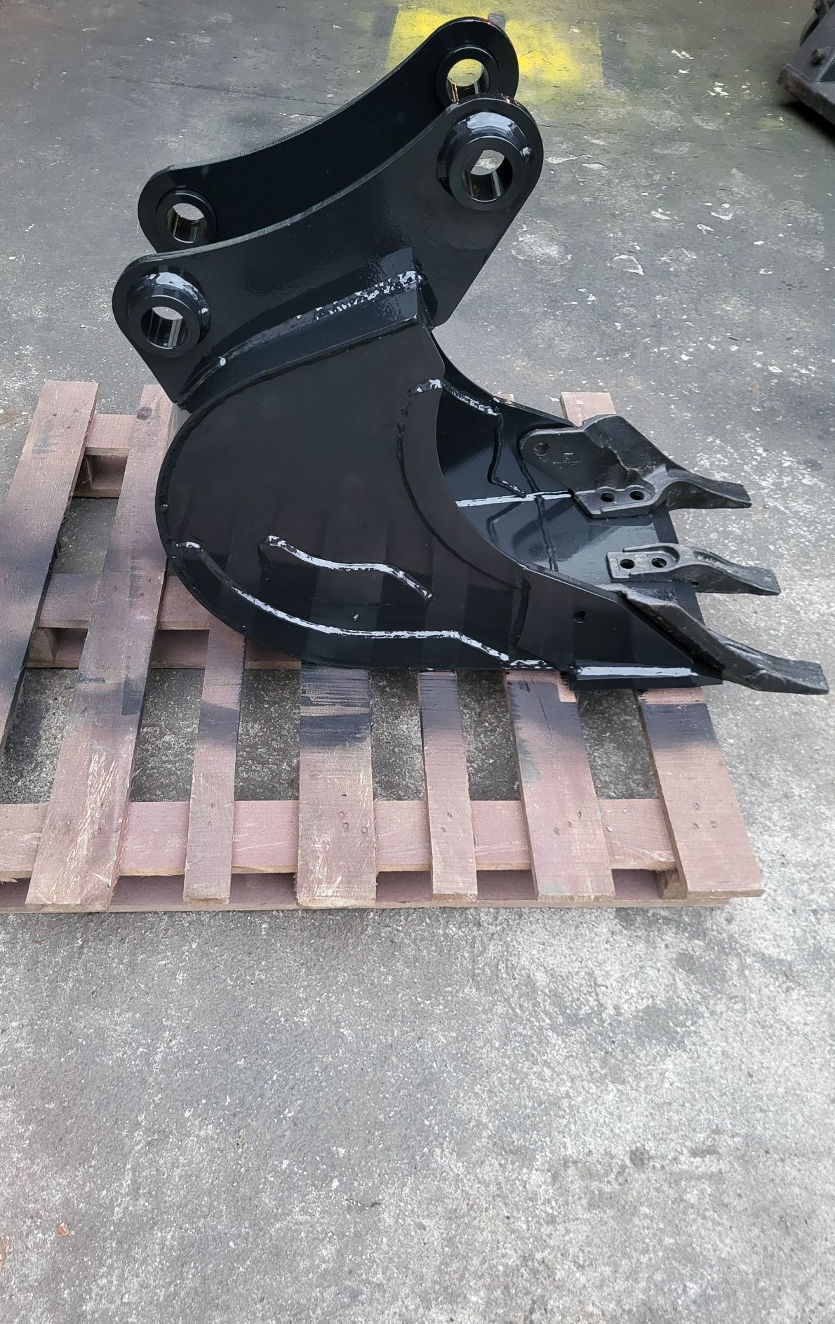 Łyżka 40cm z zębami pasująca do koparki koparko ładowarki JCB 3cx 4cx