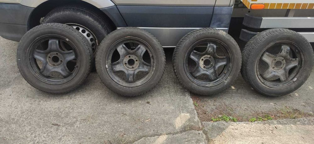 Koła stalowe Dacia Sandero Stepway 2(2012-) zima Goodyear Ultragrip 9