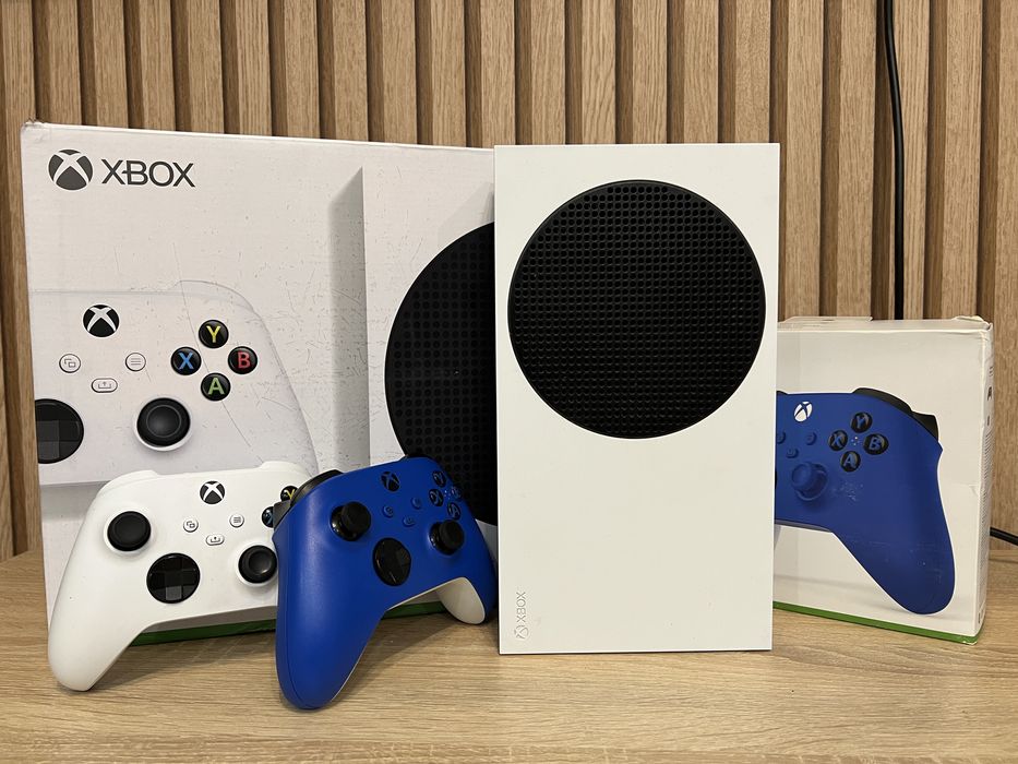 Xbox series S (2 джойстики + 2 акумулятори)