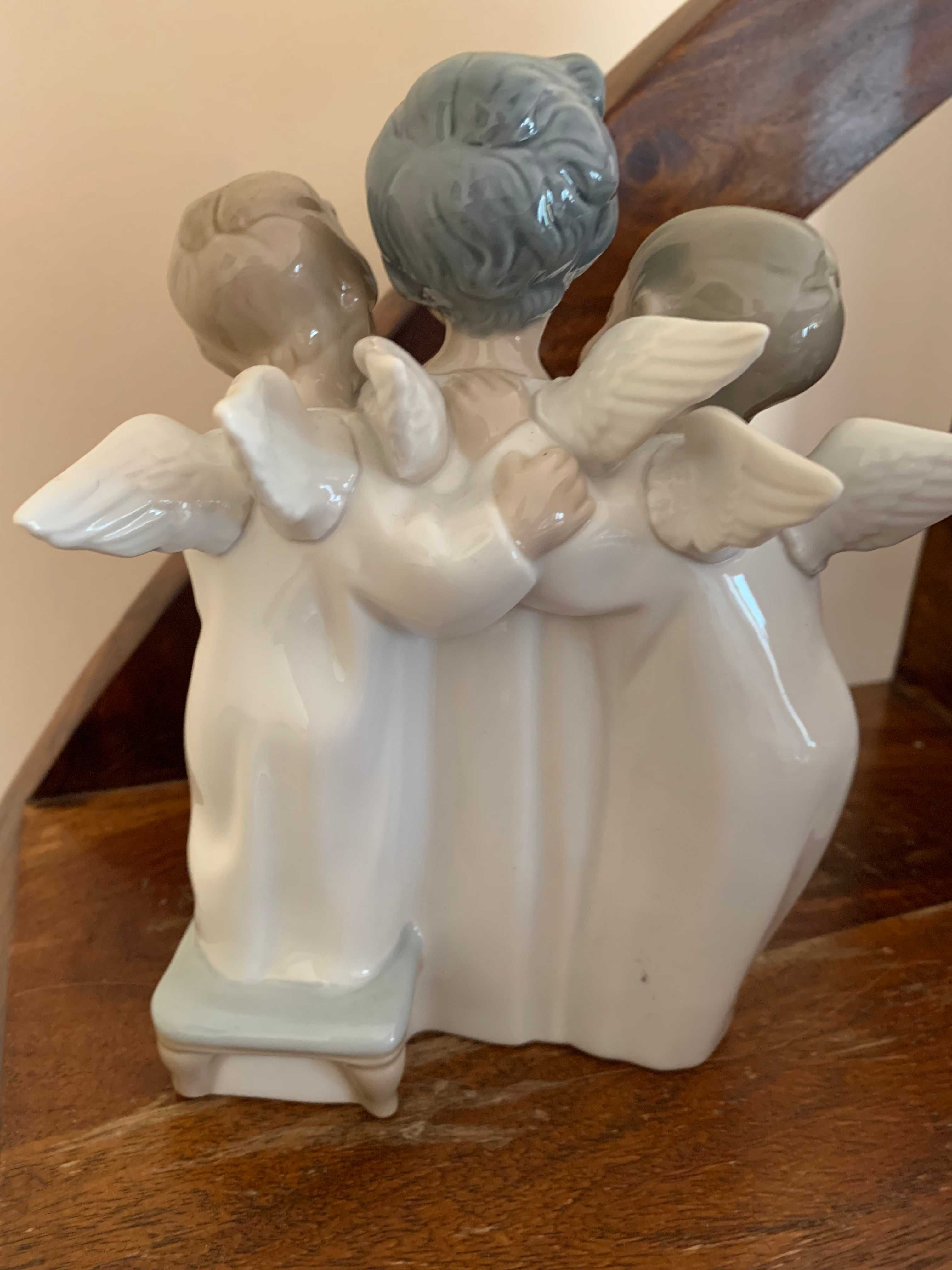 Piękna figurka Lladro "Group of Angels Singing", nr 4542