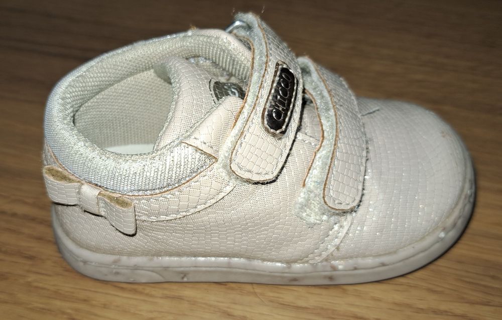 Botas da marca Chicco, de menina