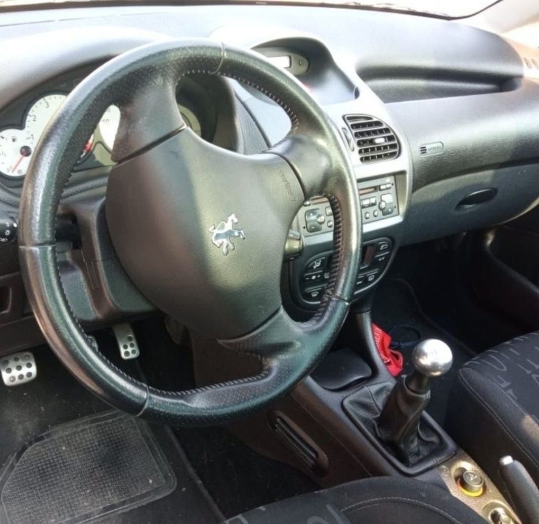 Peugeot 206 blacksilver 140 mil