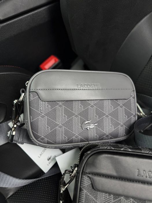 Сумка Lacoste.