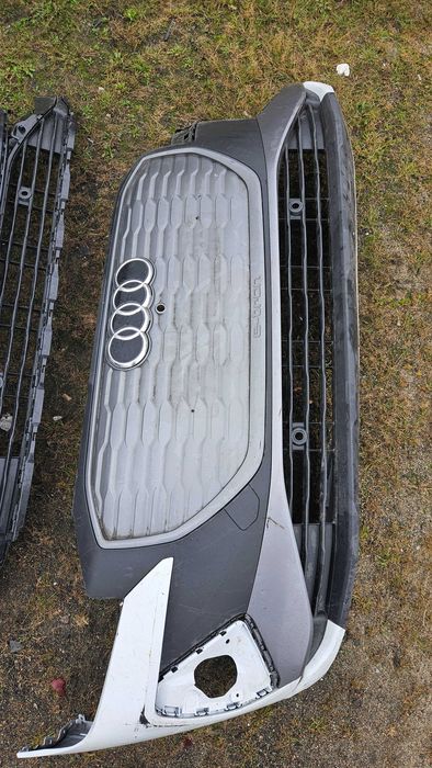 Бампер решітка фари Audi Q4 E-tron