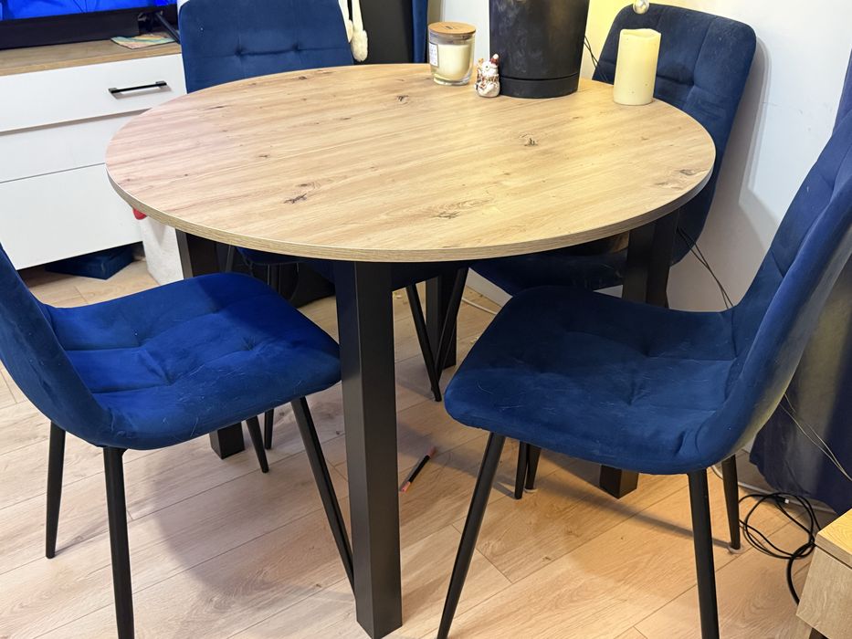 Stół okragły rozkladany z krzesłami 4 szt- komplet