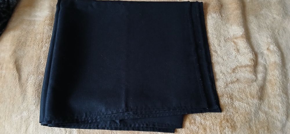 Trzy duże obrusy czarne na spotkania,zebrania