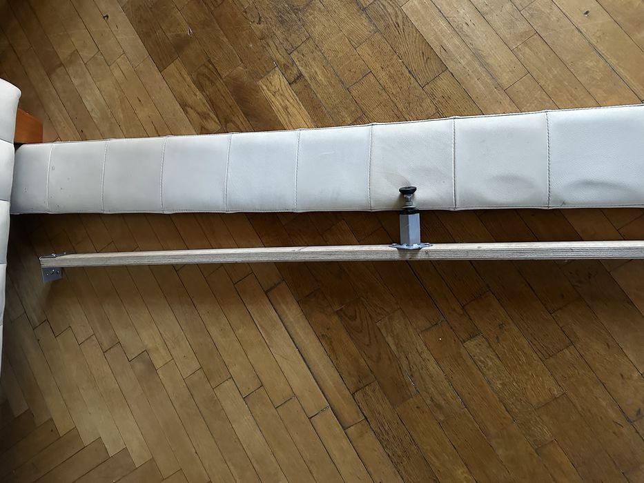 Łóżko skórzane beżowe