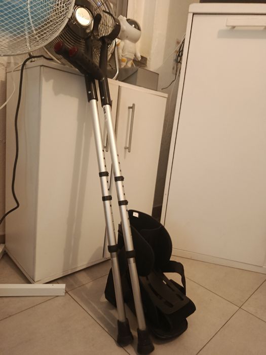 Par de canadianas e Robofoot