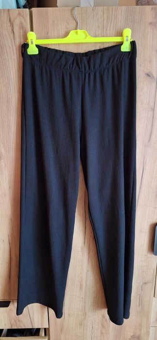 spodnie z szerokimi nogawkami