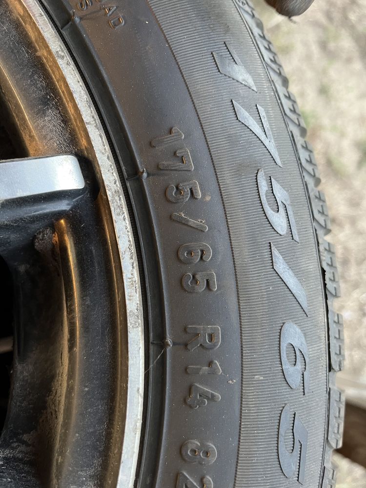 Opony zimowe pirelli 14, 175/65 stalowe felgi kola