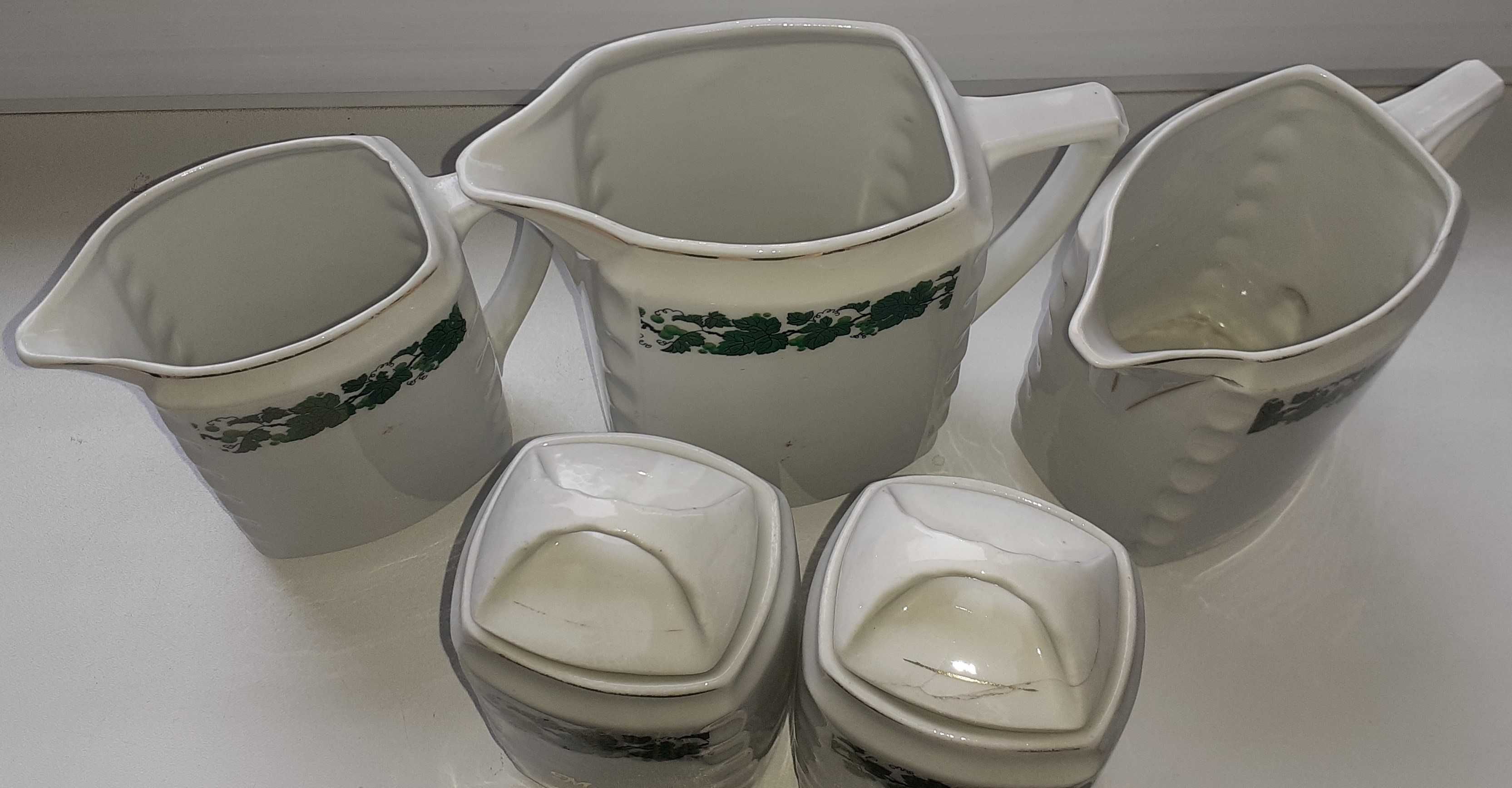 Dzbanki na mleko i pojemniki ceramiczne