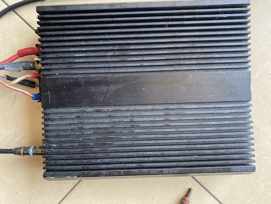 Wzmacniacz Wzmacniacze 2 szt Clarion A1200 EeE-1008-Aa i 1601A#R samo