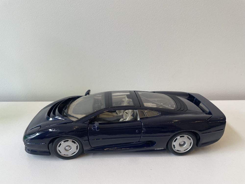 93. Model Jaguar XJ220 1:18 Maisto (bburago)