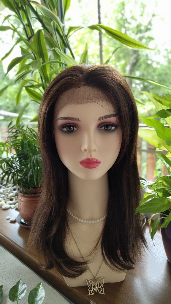 Piękna peruka naturalna lace-front, długa.