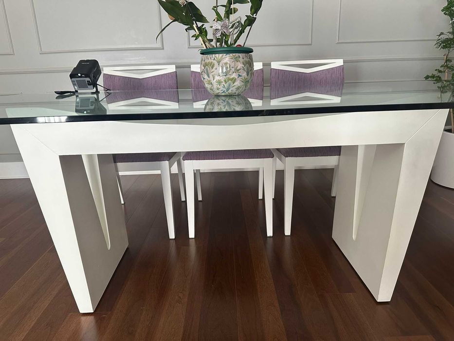 Vendo conjunto de jantar composto por 8 x cadeiras e uma base central.