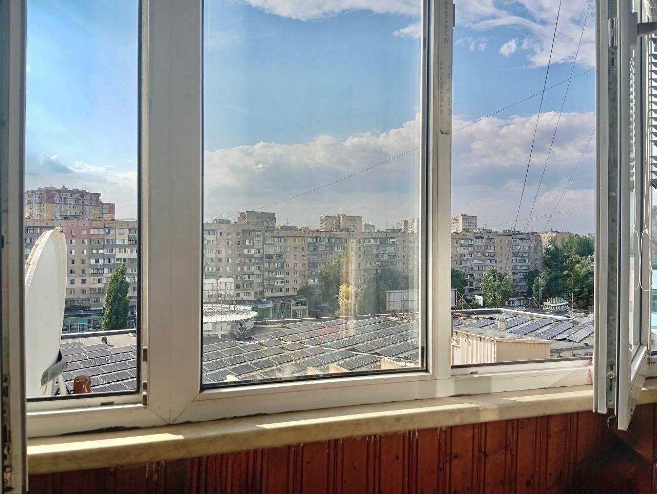 Продам 2-кімнатну кв-ру на  вул. Днепродорога / Висоцького