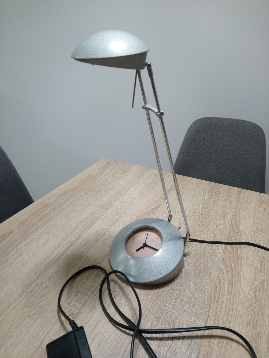Lampka biurkowa z zegarem
