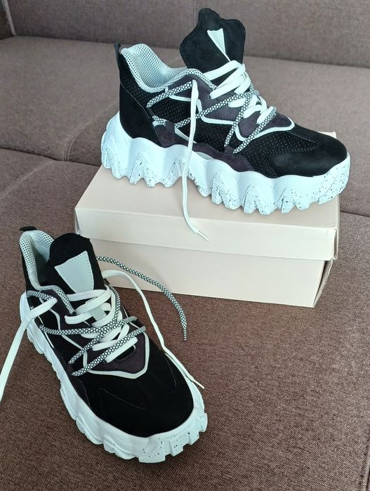 Красивые кроссовки