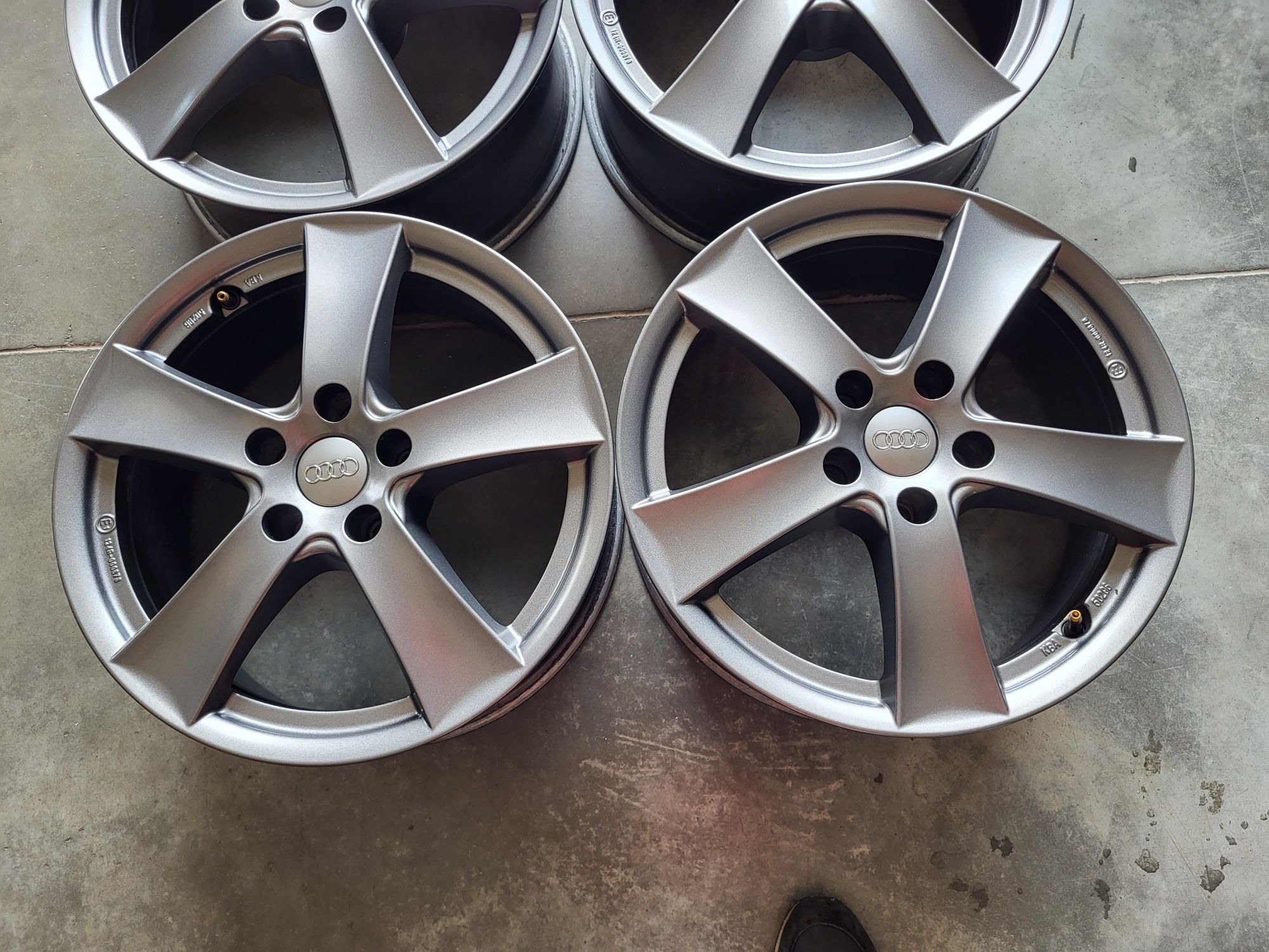 Felgi aluminiowe 17" 5x112 ET37 Audi A4 B9 B8 A6 C7 C6 Q5 Q3 VW !