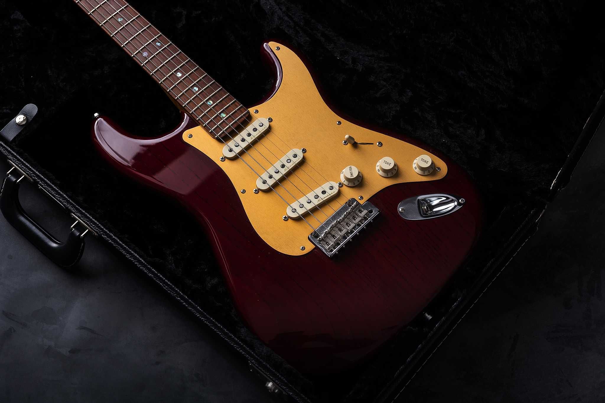 Fender Classic Player Strat Custom Shop 2006 Noiseless Midnight Wine
