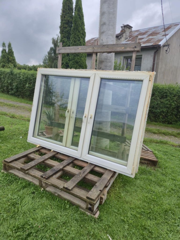 Okna ścienne białe