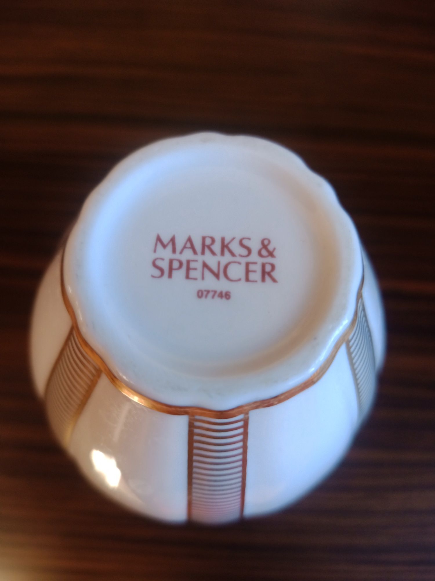 Wazonik flakonik złote zdobienia jeżyny marks spencer